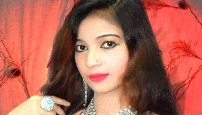 فائرنگ کے نتیجے میں جاں بحق ہونے والی رقاصہ ثمینہ سندھو کی فائل فوٹو